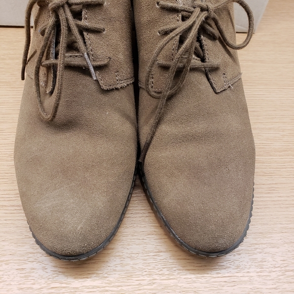 Clarks Hazen Charm Wedge Bootie Olive size 10 medium - Picture 7 of 12